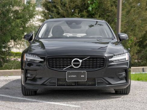 Used 2021 Volvo S60 T5 Momentum image 3