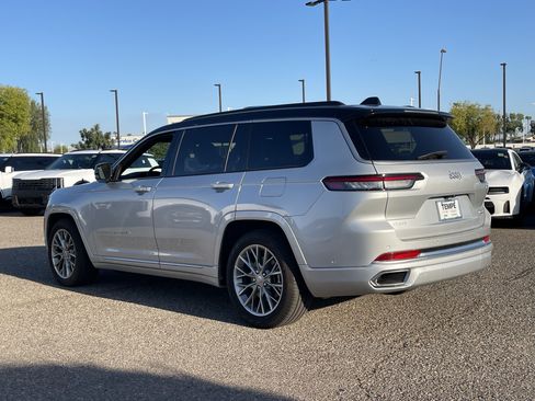 Certified 2025 Jeep Grand Cherokee L Summit w/ Luxury Tech Group V AWD/4WD image 4