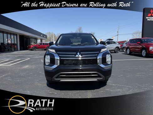 New 2026 Mitsubishi Outlander ES image 3