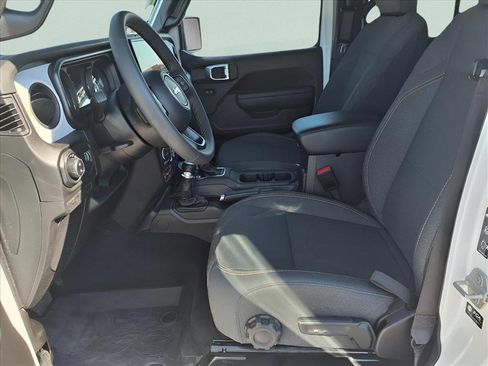 Used 2024 Jeep Gladiator Sport image 8