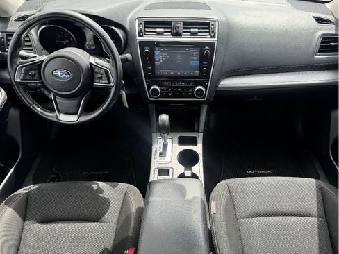 Used 2018 Subaru Outback 2.5i Premium image 10