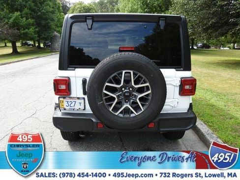 Used 2024 Jeep Wrangler Sahara w/ Technology Group image 4