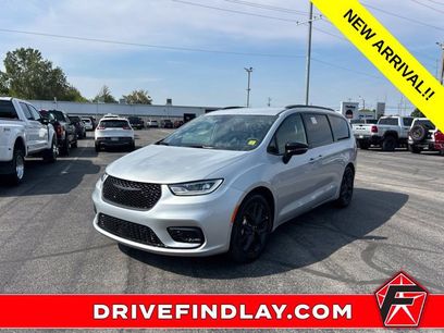Used 2026 Chrysler Pacifica Select w/ S Appearance Package