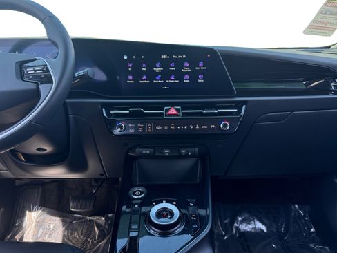 Used 2025 Kia Niro Wind FWD image 11