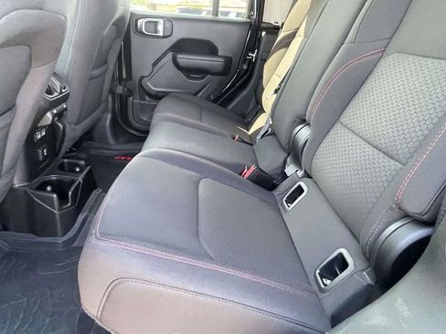 Used 2023 Jeep Gladiator Rubicon AWD/4WD image 12