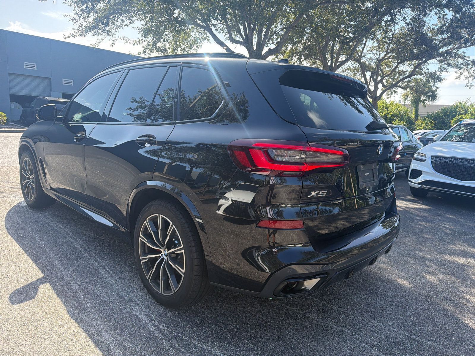 Used 2022 BMW X5 xDrive40i w/ M Sport Package AWD/4WD image 9