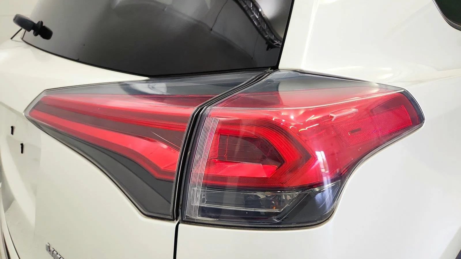 Used 2018 Toyota RAV4 Limited w/ All Weather Liner Package AWD/4WD image 33