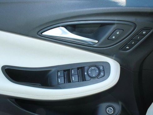 Used 2020 Buick Encore GX Essence w/ Advanced Technology Package image 10