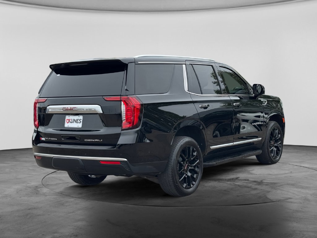 Used 2024 GMC Yukon Denali w/ Advanced Technology Package AWD/4WD image 9