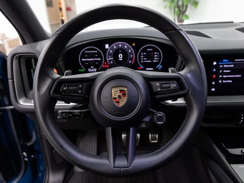 Used 2024 Porsche Cayenne S AWD/4WD image 16
