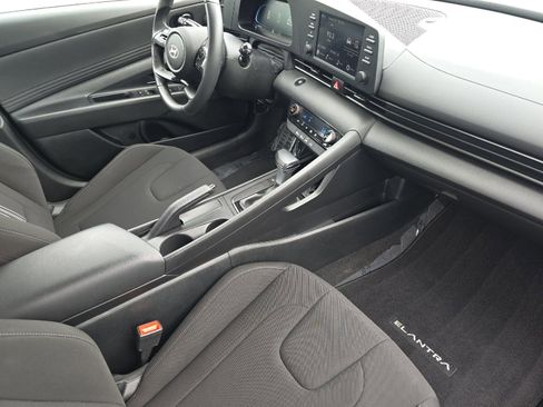 Used 2025 Hyundai Elantra Sport FWD image 14