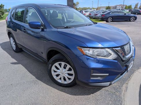 Used 2017 Nissan Rogue S AWD/4WD image 3
