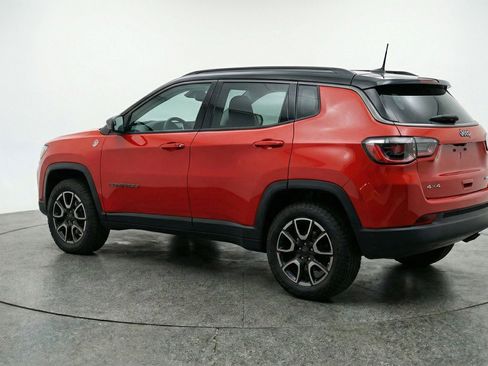 Used 2025 Jeep Compass Trailhawk image 6