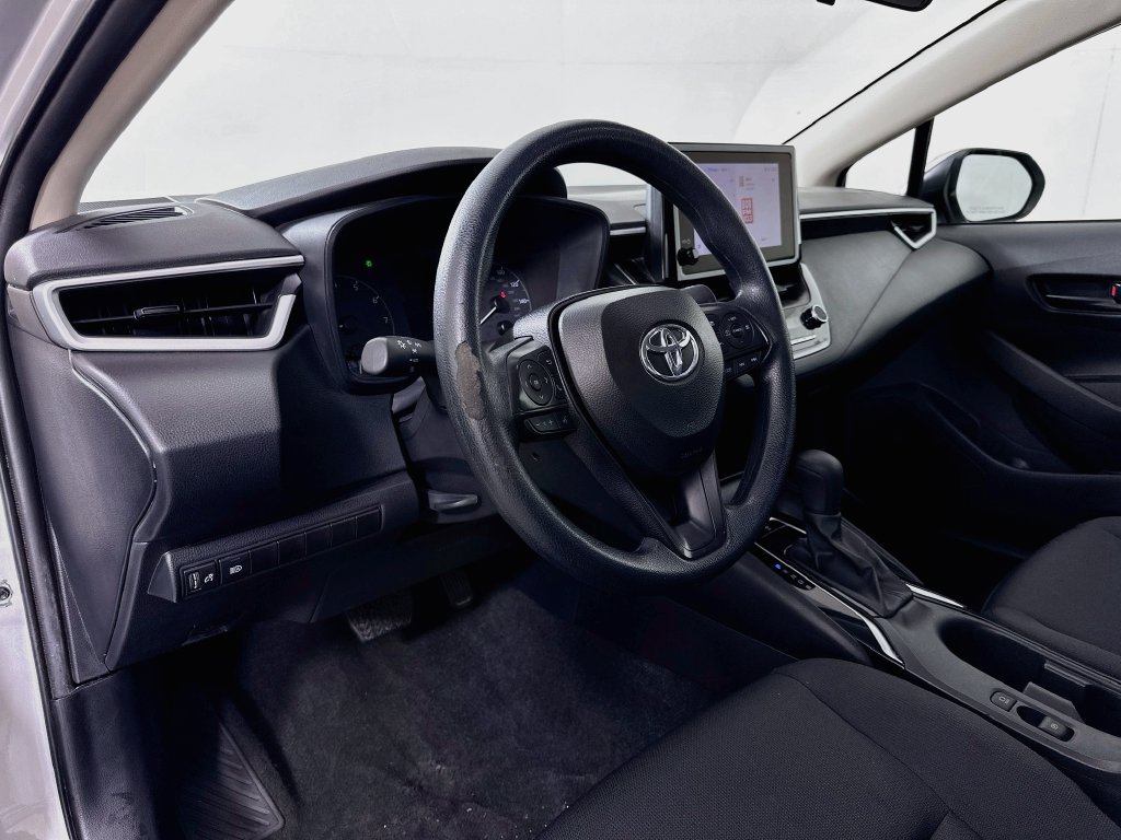 Used 2025 Toyota Corolla LE FWD image 9