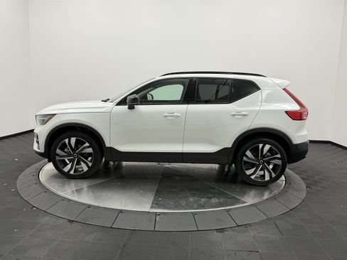 Used 2025 Volvo XC40 B5 Ultra AWD/4WD image 4