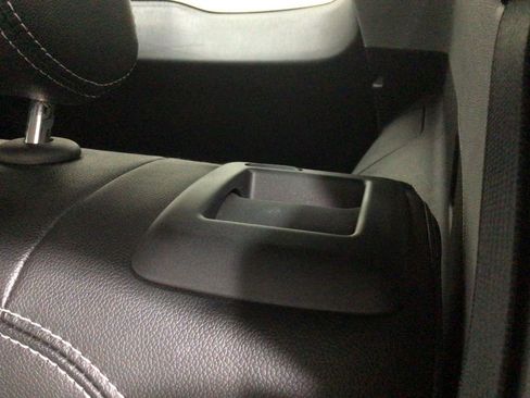 Used 2024 GMC Terrain SLT image 22