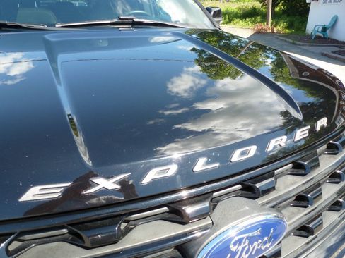 Used 2017 Ford Explorer Sport AWD/4WD image 5