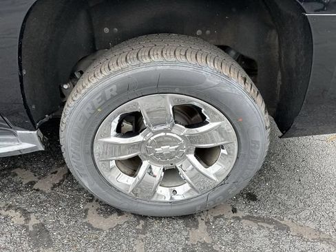 Used 2019 Chevrolet Suburban LT RWD image 8
