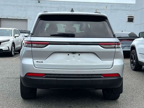 Certified 2022 Jeep Grand Cherokee Altitude AWD/4WD image 6