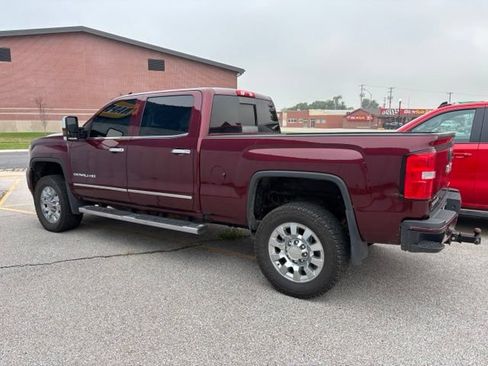 Used 2017 GMC Sierra 2500 Denali w/ Duramax Plus Package AWD/4WD image 4