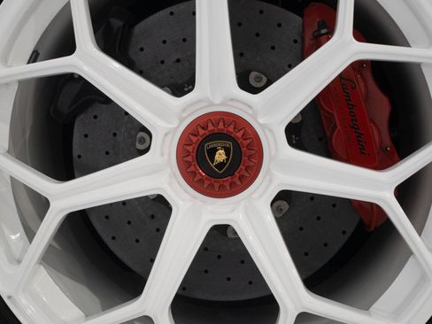 Used 2020 Lamborghini Aventador SVJ AWD/4WD image 34