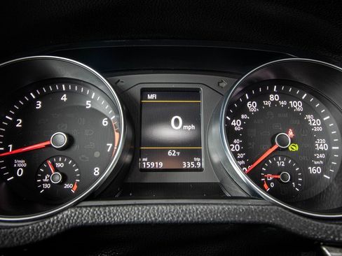 Used 2018 Volkswagen Passat 2.0T SE image 34