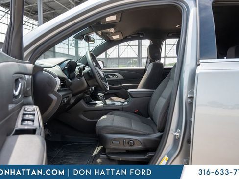 Used 2023 Chevrolet Traverse LT FWD image 6