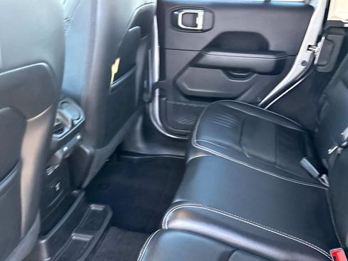 Used 2019 Jeep Wrangler Unlimited Sahara w/ Quick Order Package 24M Moab image 12