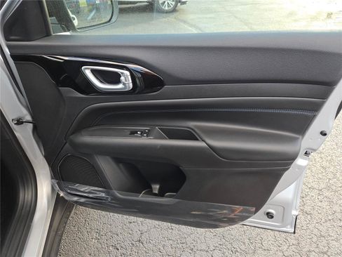 New 2026 Jeep Compass Latitude image 6