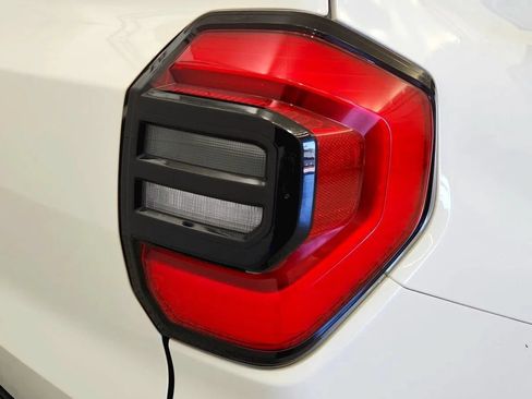 Used 2025 Toyota 4Runner SR5 AWD/4WD image 32