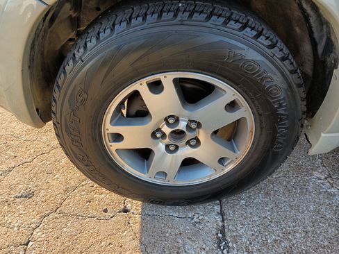 Used 2005 Ford Escape Limited image 38