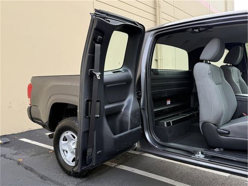 Used 2017 Toyota Tacoma 2WD Access Cab image 17