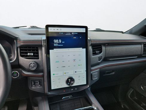 Used 2023 Ford Expedition Limited AWD/4WD image 18