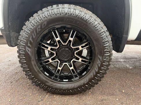 Used 2022 Chevrolet Silverado 2500 LT w/ Convenience Package image 11