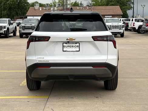 New 2026 Chevrolet Equinox LT w/ Convenience Package II FWD image 4