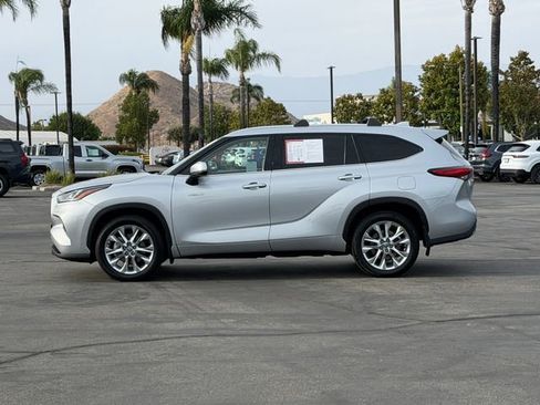 Used 2021 Toyota Highlander Limited FWD image 9
