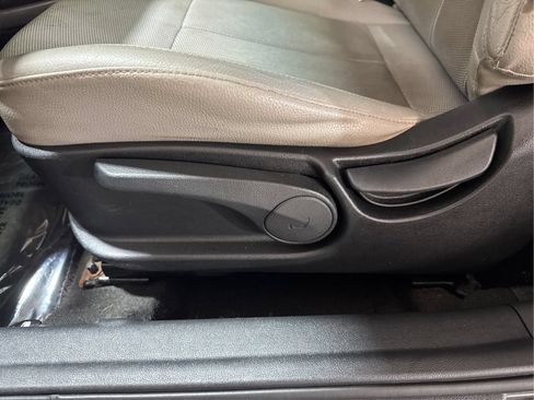 Used 2014 Hyundai Veloster w/ Technology Package 03 FWD image 18