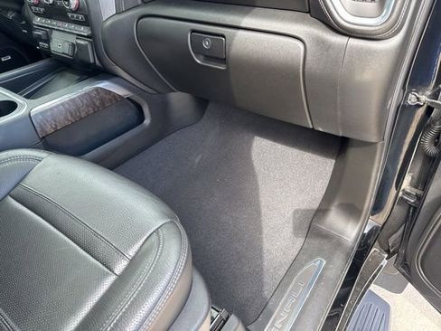 Used 2020 GMC Sierra 2500 Denali w/ Denali Ultimate Package image 21