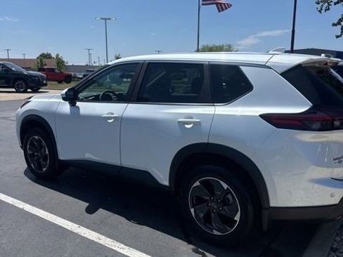 Certified 2026 Nissan Rogue SV AWD/4WD image 3