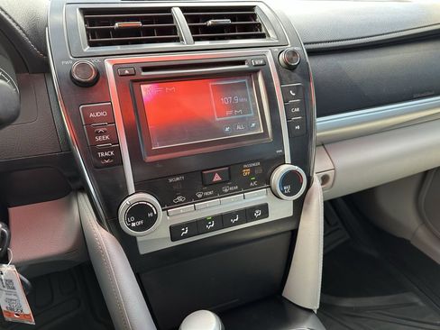 Used 2013 Toyota Camry L image 24