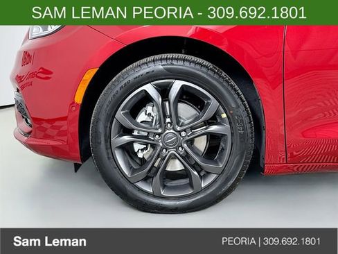 New 2026 Chrysler Pacifica Select FWD image 30