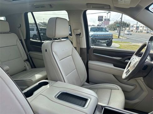 Used 2022 GMC Yukon Denali w/ Denali Premium Package image 13