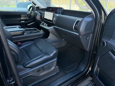 Used 2025 Ford Expedition Platinum AWD/4WD image 47