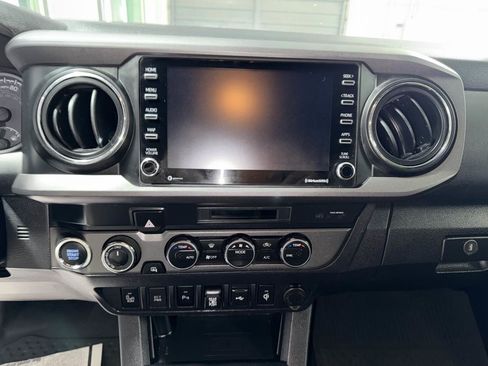 Used 2022 Toyota Tacoma TRD Sport w/ Technology Package image 24