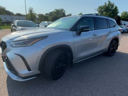 Used 2023 Toyota Highlander XSE AWD/4WD image 6
