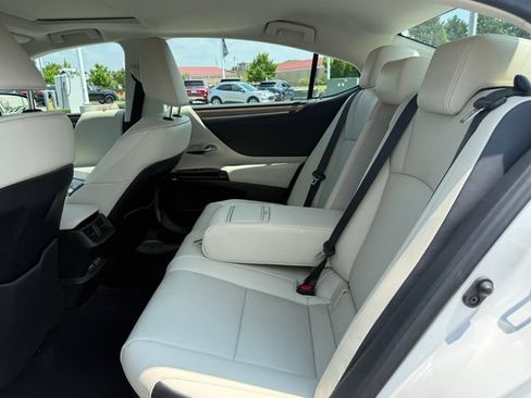 Used 2024 Lexus ES 300h w/ Premium Package FWD image 10