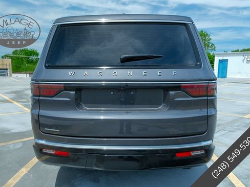 Used 2023 Jeep Wagoneer 4WD w/ Premium Group I image 5