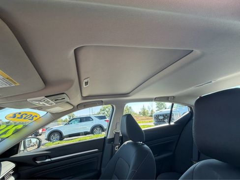 Used 2022 Nissan Altima 2.5 SV w/ SV Premium Package AWD/4WD image 32