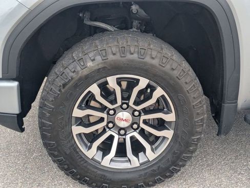 Used 2023 GMC Sierra 1500 AT4 w/ Technology Package AWD/4WD image 10