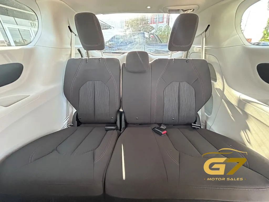 Used 2017 Chrysler Pacifica Touring FWD image 28